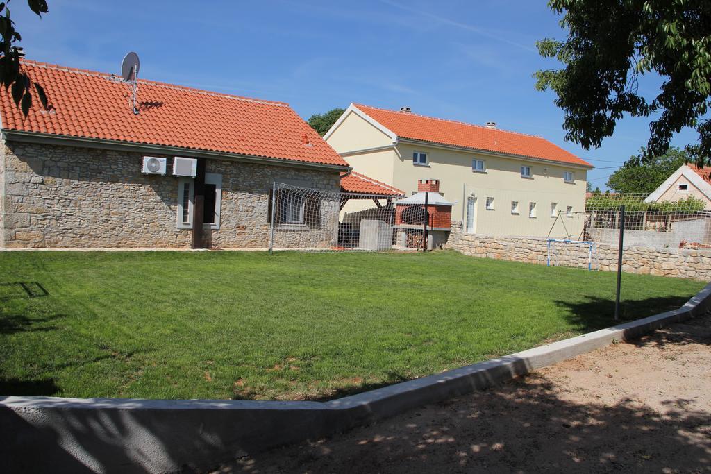 Rural House Gluic Villa Bogatić Rum bild